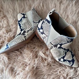 Marc Fisher Yale Pointed Toe Chelsea Bootie Snakeprint Animal Print Sz 7